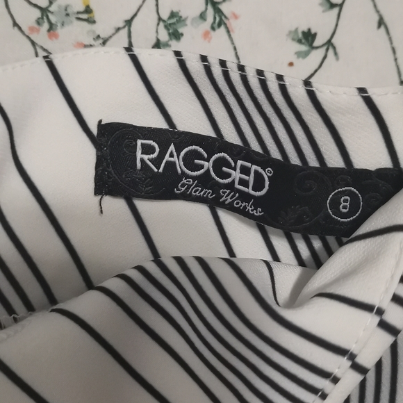 Striped black & white shorts - Picture 4 of 4